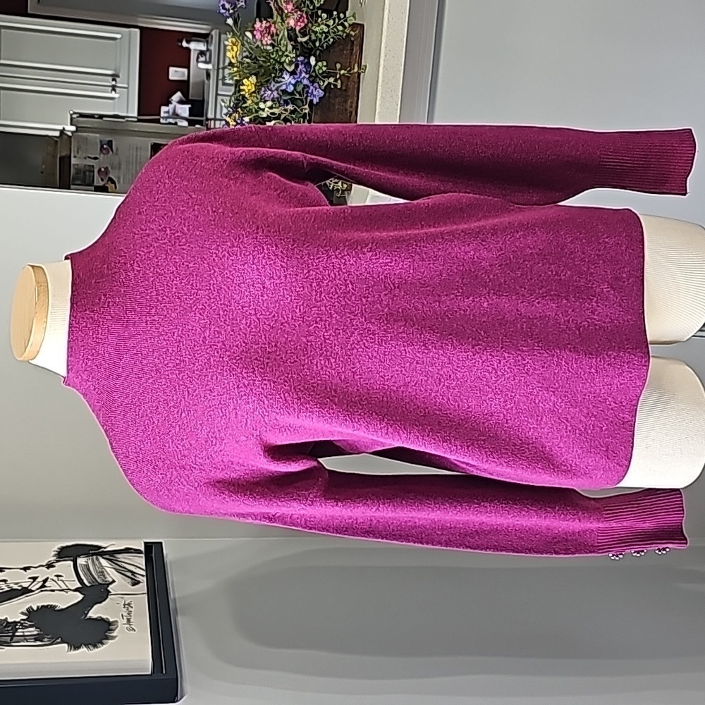 TAHARI Purple long sleeve sweater. 3 Reinstone‎ buttons at sleeves. SMALL No